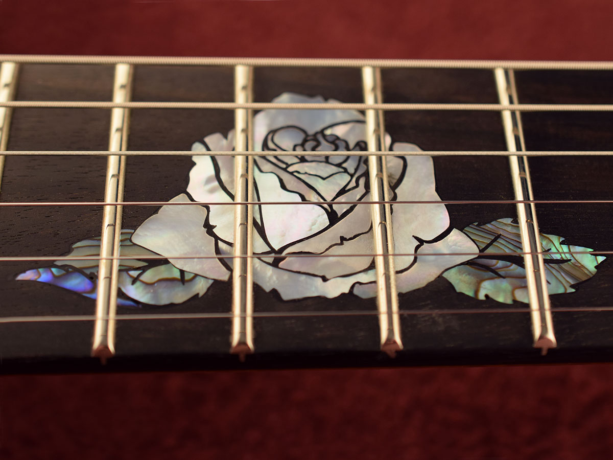 Rose inlay in mother or pearl and abalone