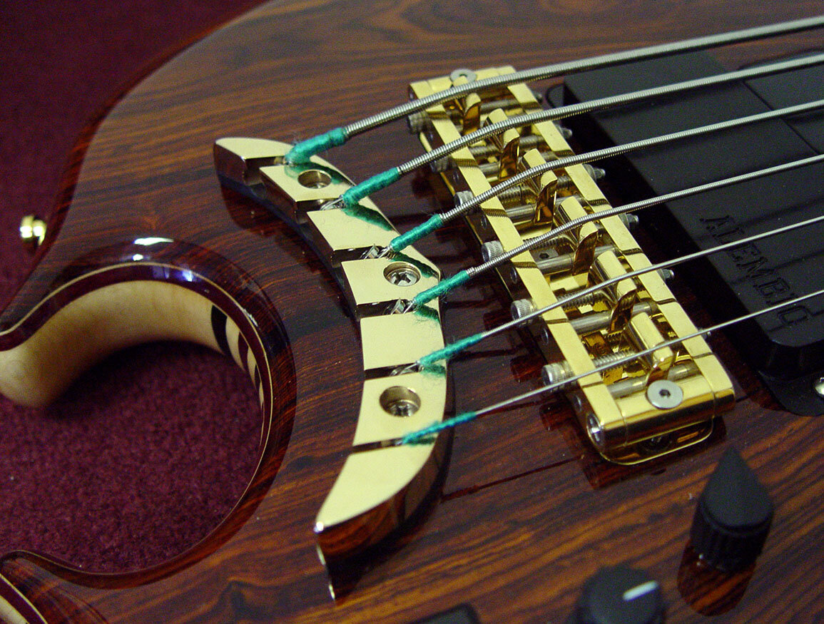 Goldplated Crescent 6-string tailpiece